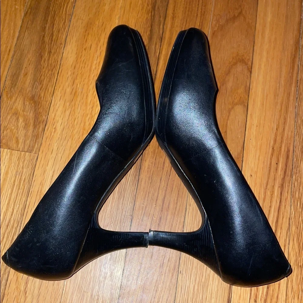 Clark’s Active Air Artisan Black Leather Women's Heels/Pumps. Size 9 Wide.